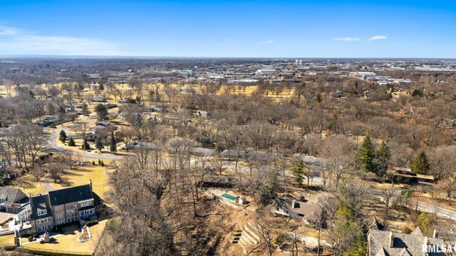 204 W DETWEILLER Drive, Peoria, IL 61615