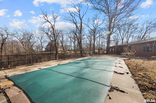 204 W DETWEILLER Drive, Peoria, IL 61615