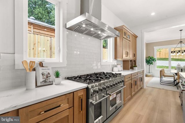 1905 N TAYLOR ST, Arlington, VA 22207