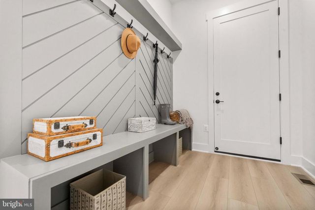 1905 N TAYLOR ST, Arlington, VA 22207