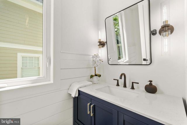 1905 N TAYLOR ST, Arlington, VA 22207