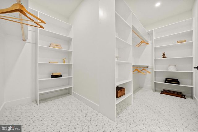 1905 N TAYLOR ST, Arlington, VA 22207