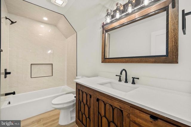 1905 N TAYLOR ST, Arlington, VA 22207