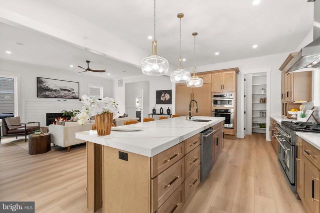 1905 N TAYLOR ST, Arlington, VA 22207