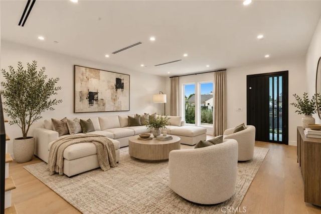 14931 Vose Street, Van Nuys, CA 91405