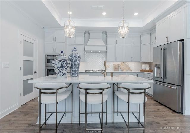 4060 Lakeside Club Drive, College Station, TX 77845