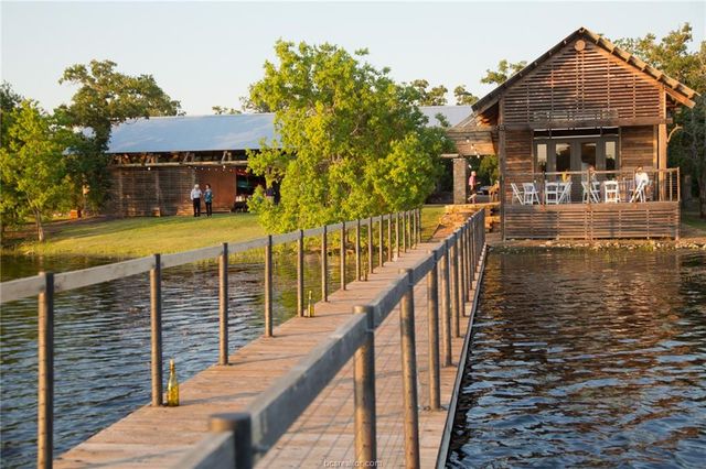 4060 Lakeside Club Drive, College Station, TX 77845