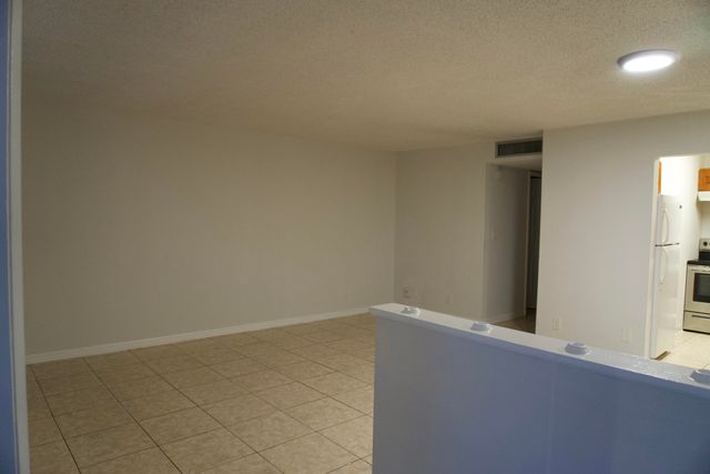 2840 NE 14th St Street 212a, Pompano Beach, FL 33062