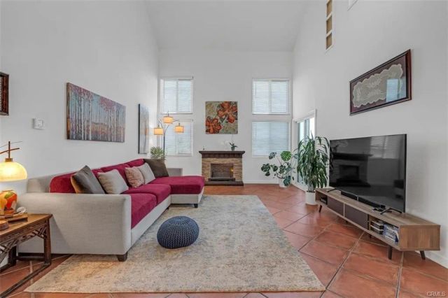 18645 Hatteras 230, Tarzana, CA 91356