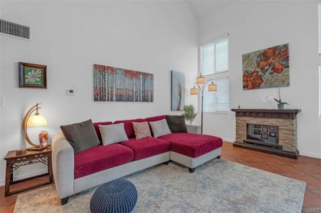 18645 Hatteras 230, Tarzana, CA 91356