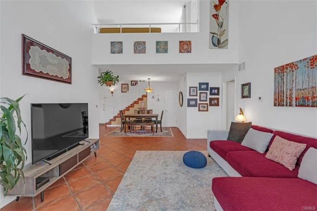 18645 Hatteras 230, Tarzana, CA 91356