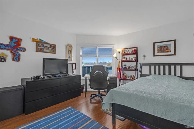 18645 Hatteras 230, Tarzana, CA 91356