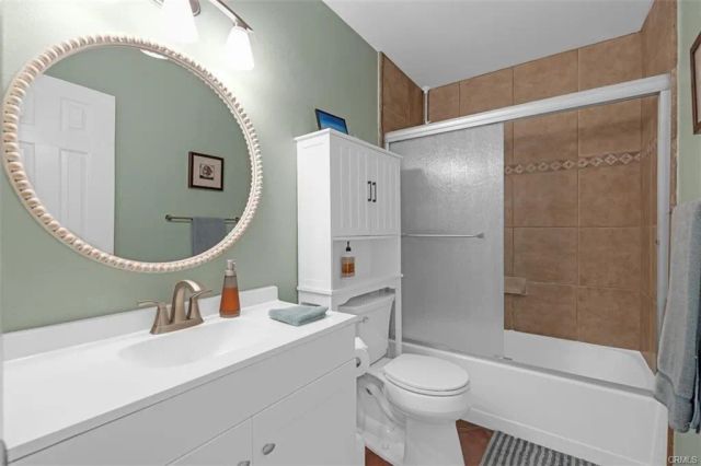 18645 Hatteras 230, Tarzana, CA 91356