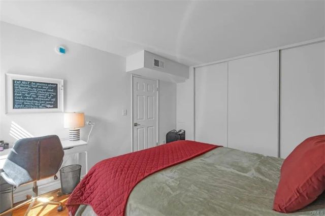 18645 Hatteras 230, Tarzana, CA 91356