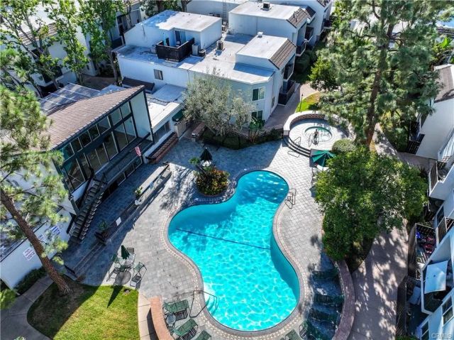 18645 Hatteras 230, Tarzana, CA 91356