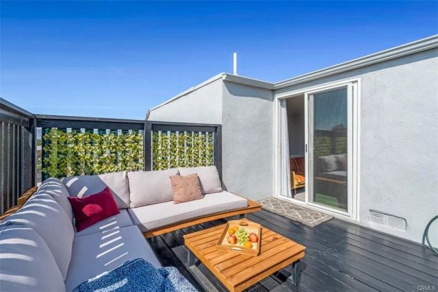 18645 Hatteras 230, Tarzana, CA 91356