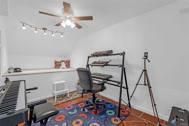 18645 Hatteras 230, Tarzana, CA 91356