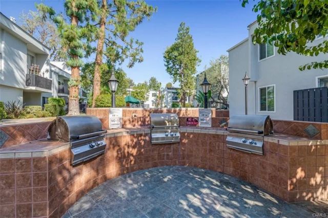 18645 Hatteras 230, Tarzana, CA 91356