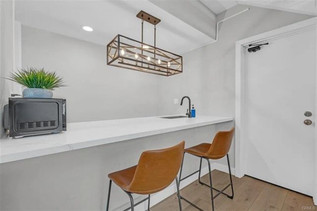 18645 Hatteras 230, Tarzana, CA 91356