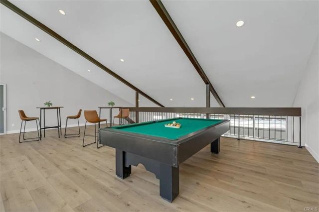 18645 Hatteras 230, Tarzana, CA 91356