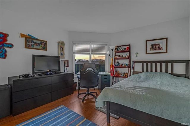 18645 Hatteras 230, Tarzana, CA 91356