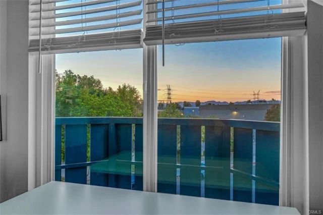 18645 Hatteras 230, Tarzana, CA 91356