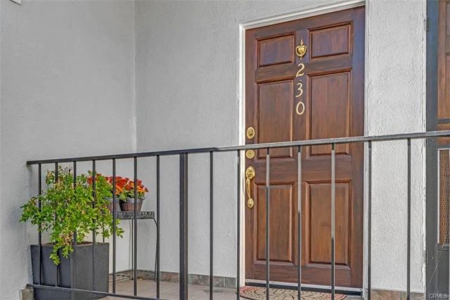 18645 Hatteras 230, Tarzana, CA 91356