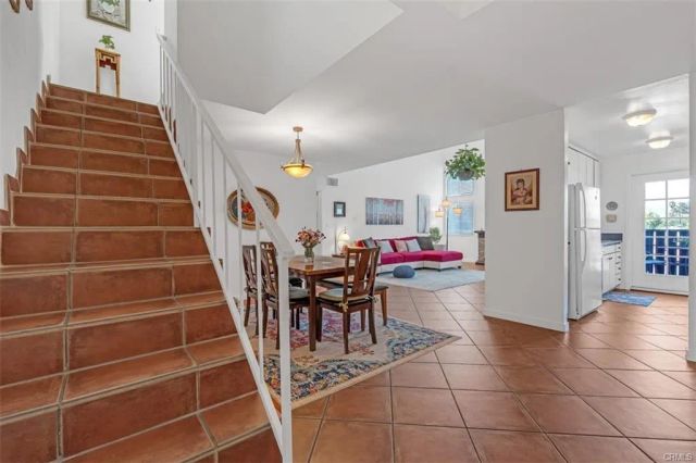 18645 Hatteras 230, Tarzana, CA 91356