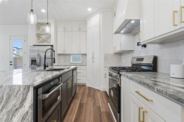 6200 Carlton Garrett Street, Dallas, TX 75215