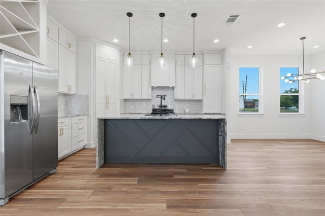 6200 Carlton Garrett Street, Dallas, TX 75215
