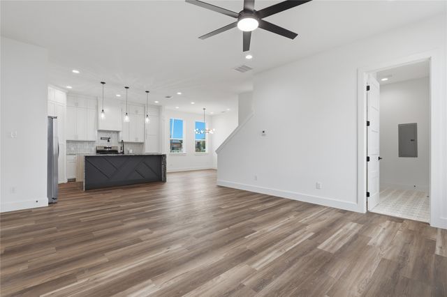 6200 Carlton Garrett Street, Dallas, TX 75215