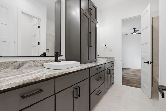 6200 Carlton Garrett Street, Dallas, TX 75215