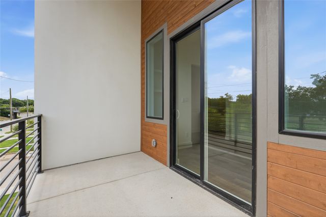 6200 Carlton Garrett Street, Dallas, TX 75215