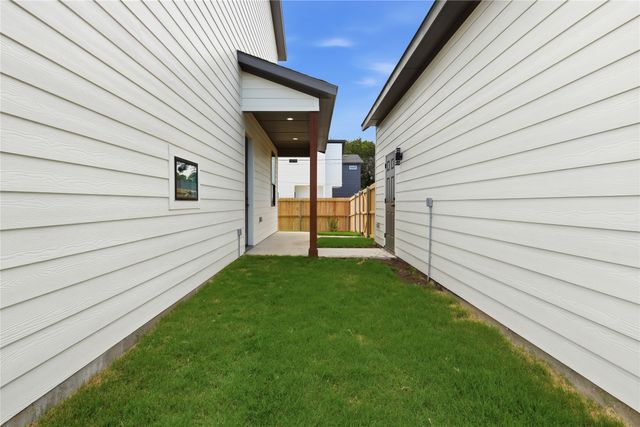6200 Carlton Garrett Street, Dallas, TX 75215