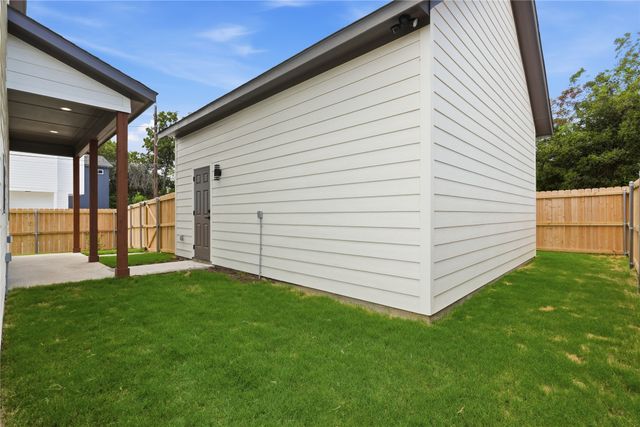 6200 Carlton Garrett Street, Dallas, TX 75215
