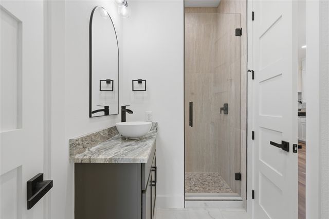 6200 Carlton Garrett Street, Dallas, TX 75215