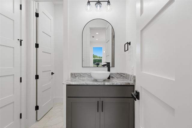 6200 Carlton Garrett Street, Dallas, TX 75215
