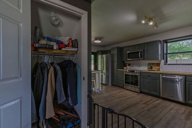 4221 W La Siesta Place, Springfield, MO 65802