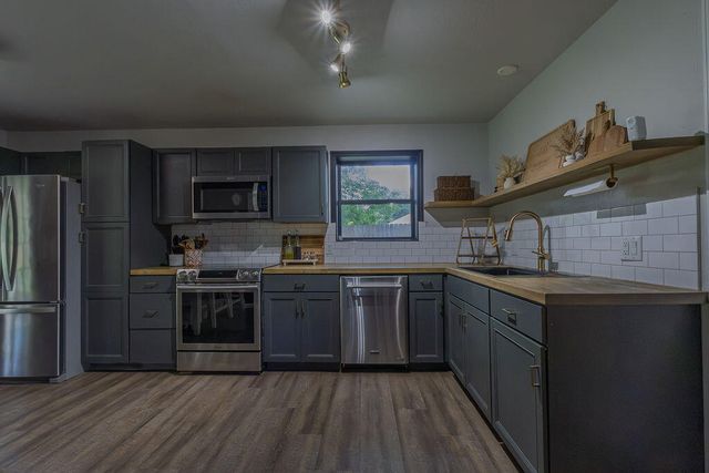 4221 W La Siesta Place, Springfield, MO 65802