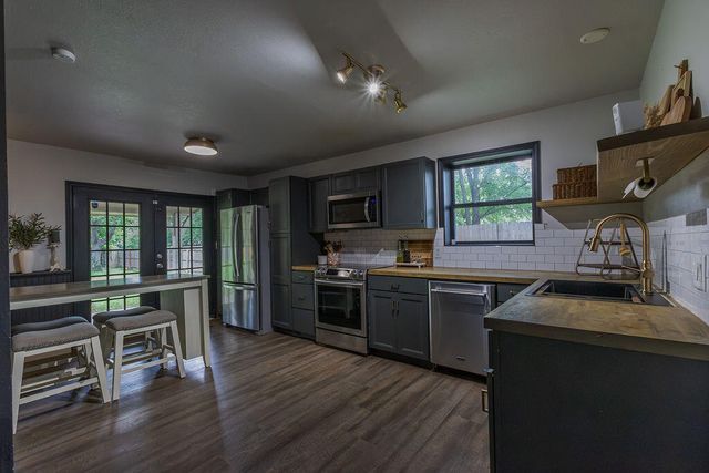 4221 W La Siesta Place, Springfield, MO 65802