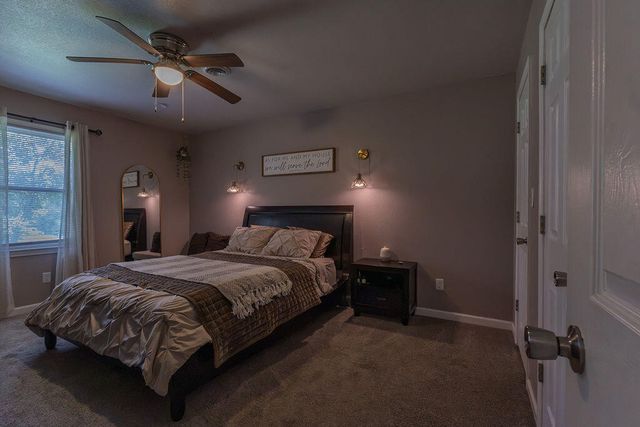 4221 W La Siesta Place, Springfield, MO 65802