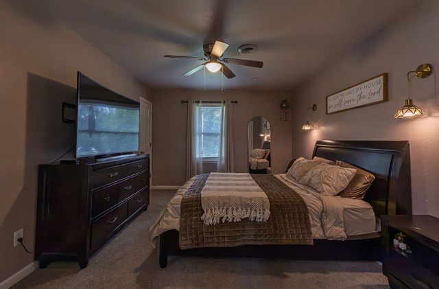 4221 W La Siesta Place, Springfield, MO 65802