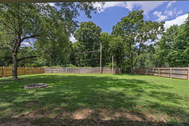 4221 W La Siesta Place, Springfield, MO 65802