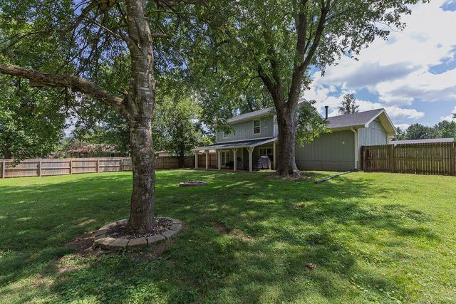 4221 W La Siesta Place, Springfield, MO 65802