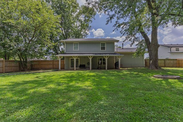 4221 W La Siesta Place, Springfield, MO 65802