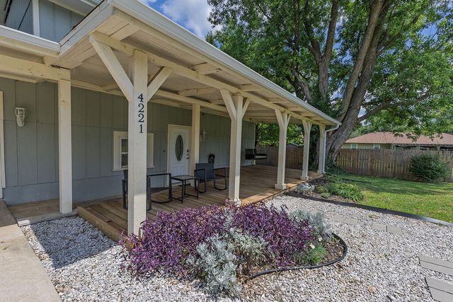 4221 W La Siesta Place, Springfield, MO 65802