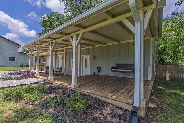 4221 W La Siesta Place, Springfield, MO 65802