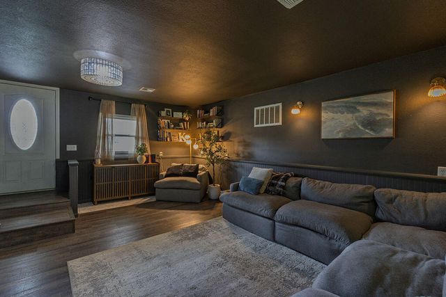 4221 W La Siesta Place, Springfield, MO 65802