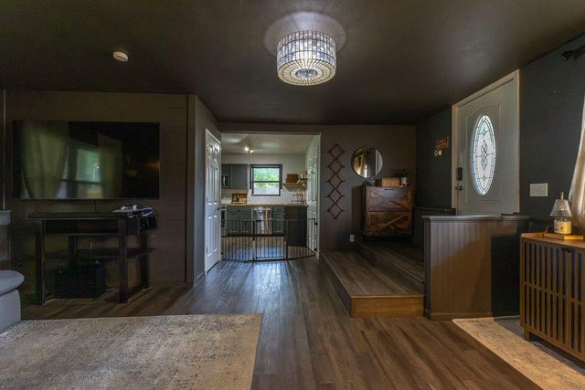 4221 W La Siesta Place, Springfield, MO 65802