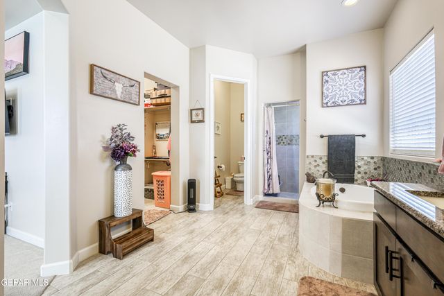 5892 VALLE SONAR Avenue, El Paso, TX 79932